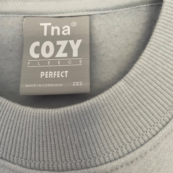 Aritzia-TNA Cropped “Cozy Perfect” Sweatshirt - Picture 3 of 4